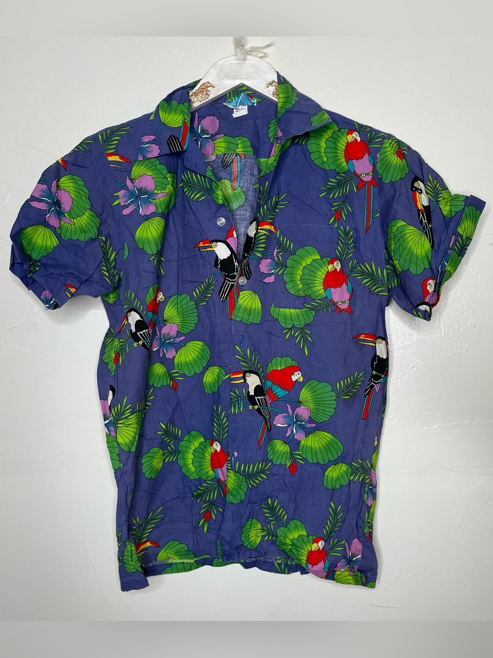 VINTAGE HAWAIIAN TROPICAL PARROT PRINTED BUTTON SHIRT SZ SMALL